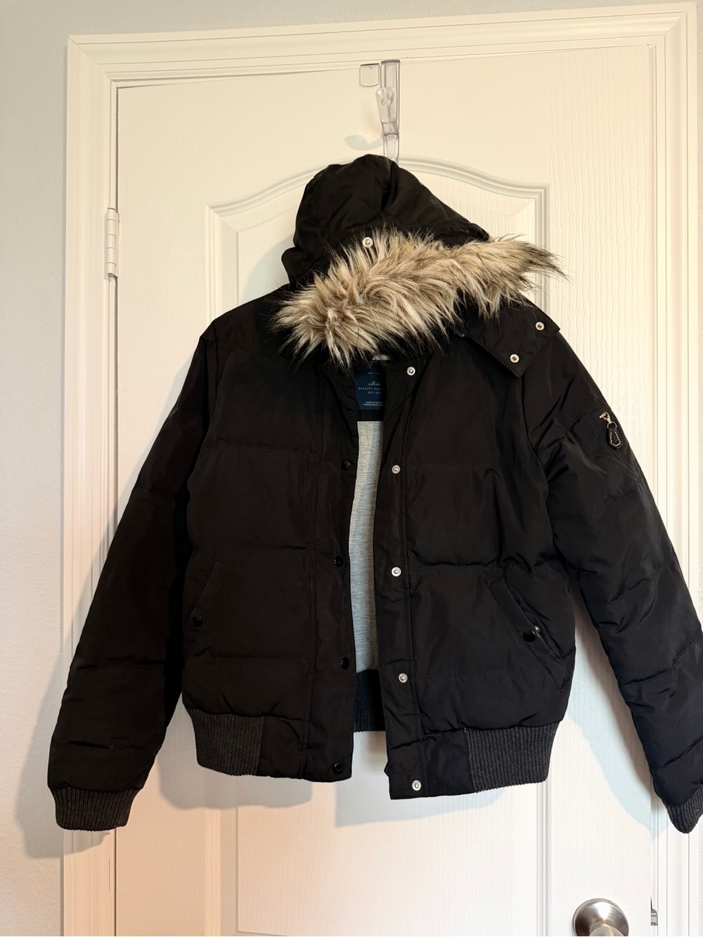 Women’s y2k Black Puffer Jacket with Faux Fur Hood